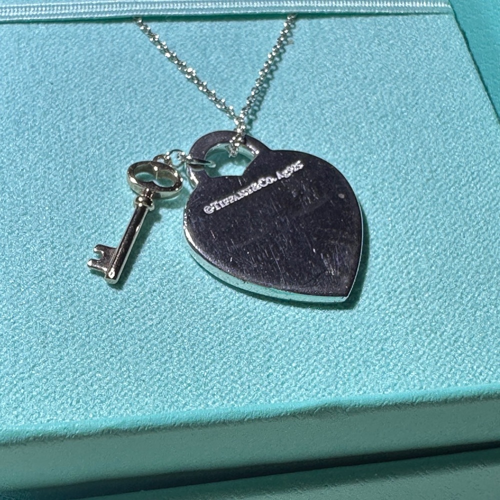 Tiffany & Co. Silver Heart and Rose Color Key Pendant - Picture 4 of 12